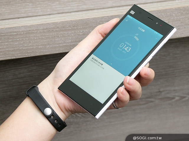 防水小米手環 輕鬆紀錄運動、睡眠資訊