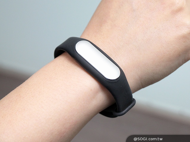 防水小米手環 輕鬆紀錄運動、睡眠資訊
