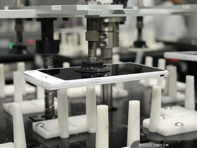 直擊OPPO手機東莞基地!一窺N3生產、壓力測試 直擊OPPO手機東莞基地!一窺N3生產、壓力測試