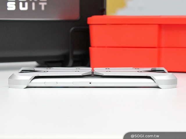 機械美學鎧甲風!CORESUIT全系列iPhone 6金屬質感保護殼 機械美學鎧甲風!CORESUIT全系列iPhone 6金屬質感保護殼