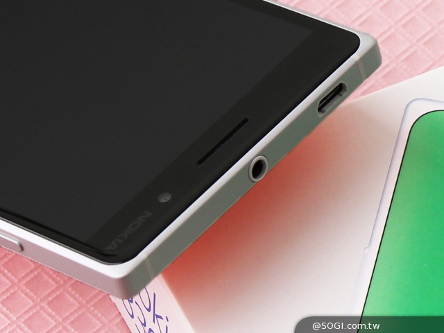 諾基亞Lumia的謝幕之作:NOKIA Lumia 830 諾基亞Lumia的謝幕之作:NOKIA Lumia 830