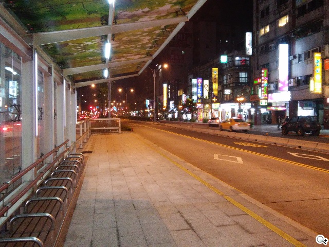 LG Wine Smart摺疊4G機 重新詮釋手機經典設計