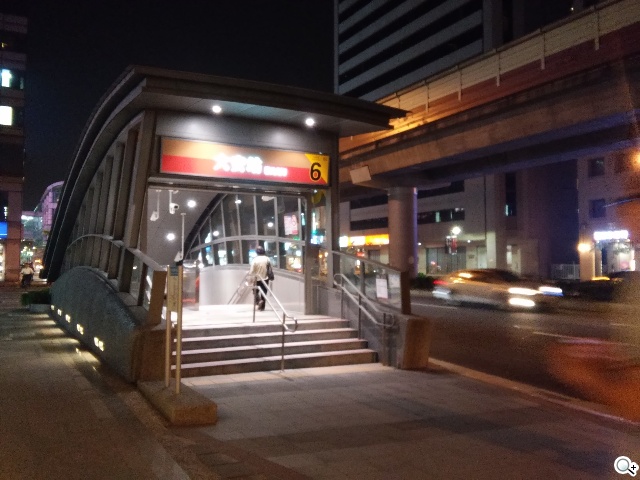 LG Wine Smart摺疊4G機 重新詮釋手機經典設計