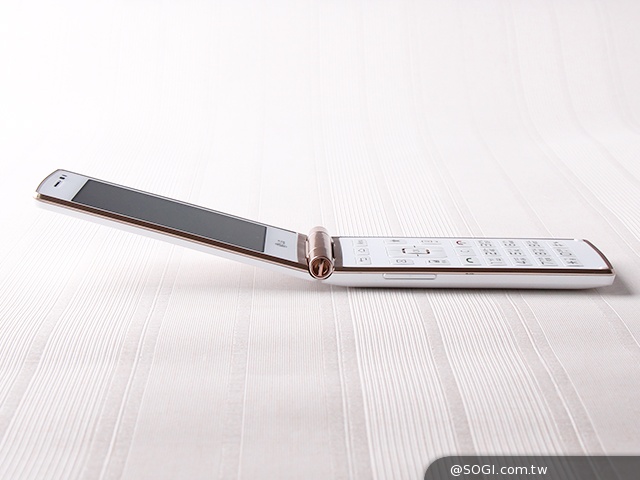 LG Wine Smart摺疊4G機 重新詮釋手機經典設計