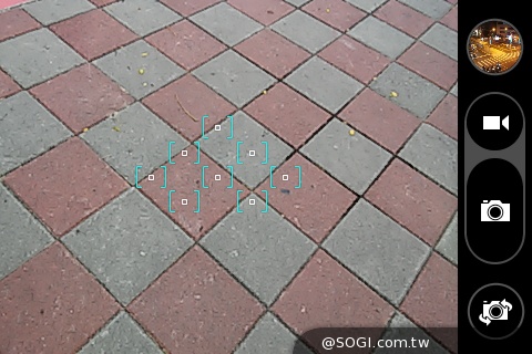 LG Wine Smart摺疊4G機 重新詮釋手機經典設計