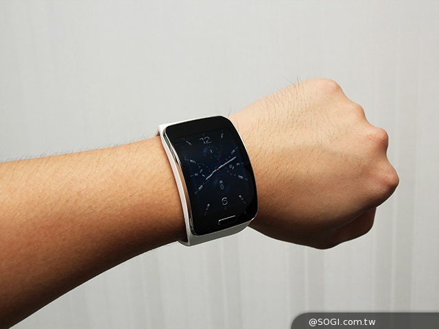 曲面螢幕+獨立通話 三星Gear S智慧手錶實測