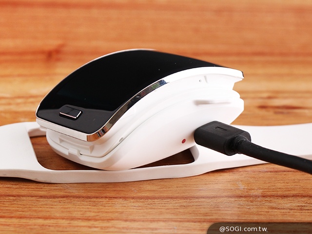 曲面螢幕+獨立通話 三星Gear S智慧手錶實測