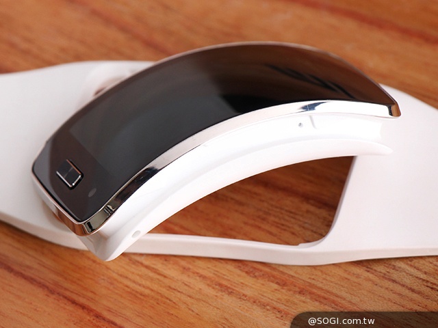 曲面螢幕+獨立通話 三星Gear S智慧手錶實測