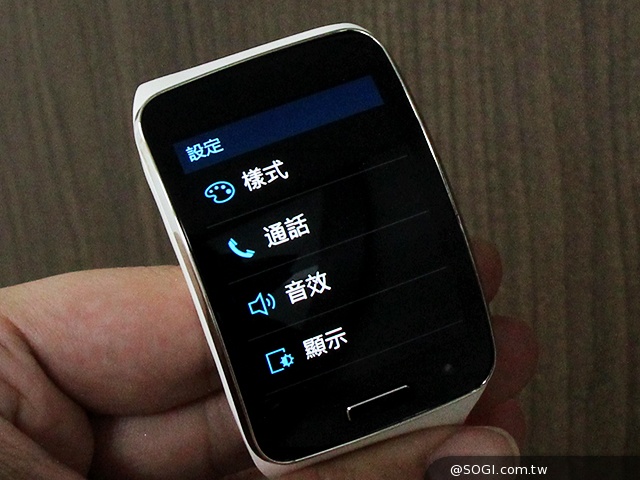 曲面螢幕+獨立通話 三星Gear S智慧手錶實測