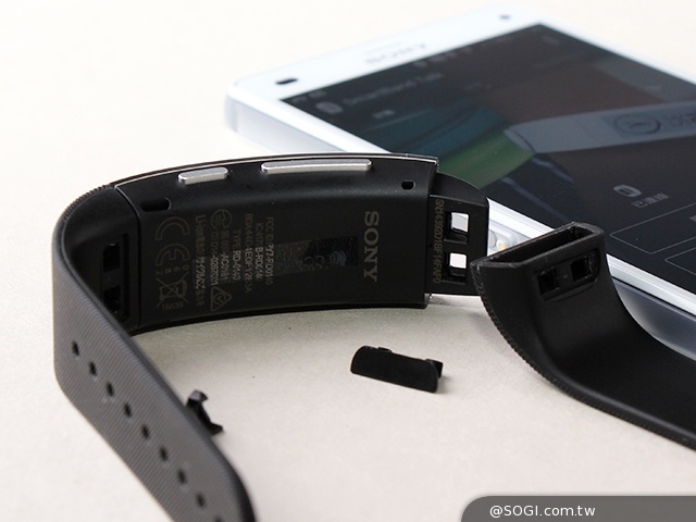 索尼SmartBand Talk通話智慧手環 講中文也能通
