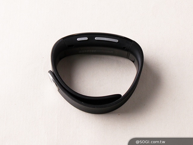 索尼SmartBand Talk通話智慧手環 講中文也能通
