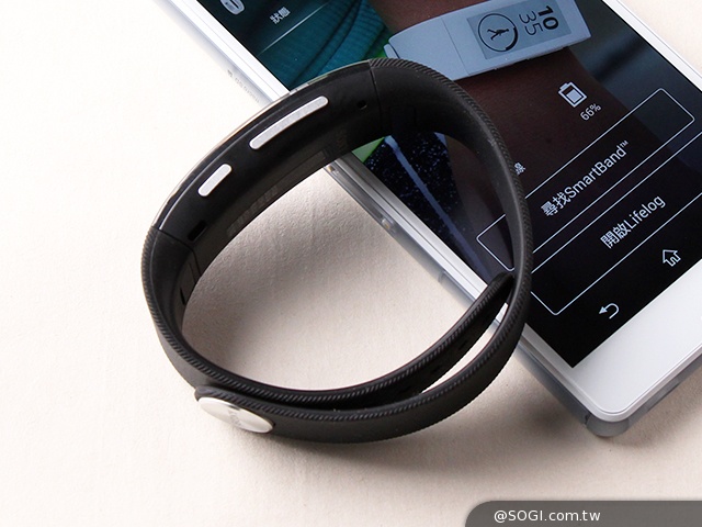 索尼SmartBand Talk通話智慧手環 講中文也能通
