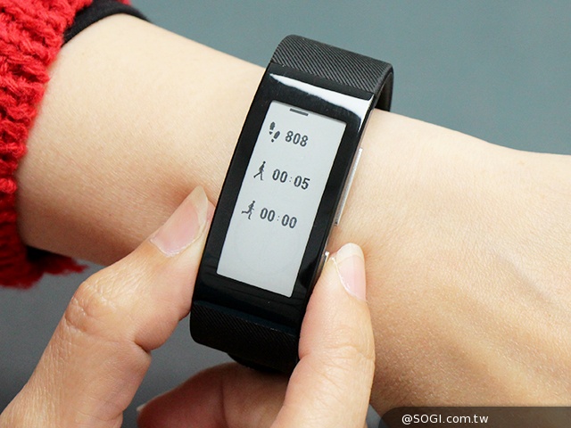 索尼SmartBand Talk通話智慧手環 講中文也能通