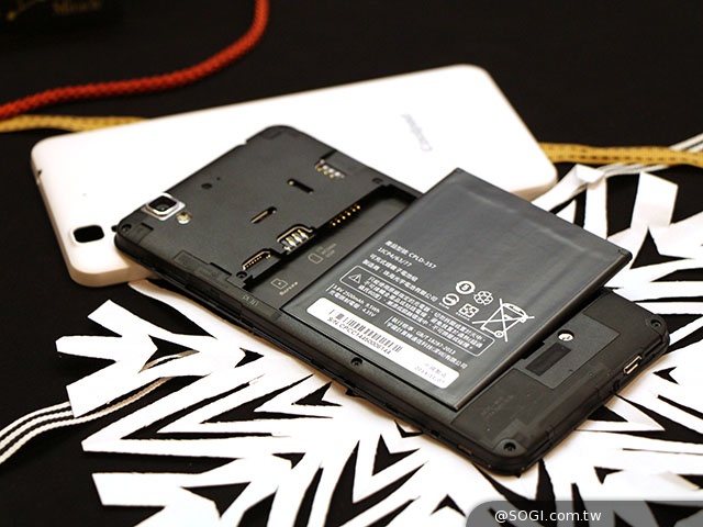 海外首發！4G酷派大神F2登台 空機價5490元