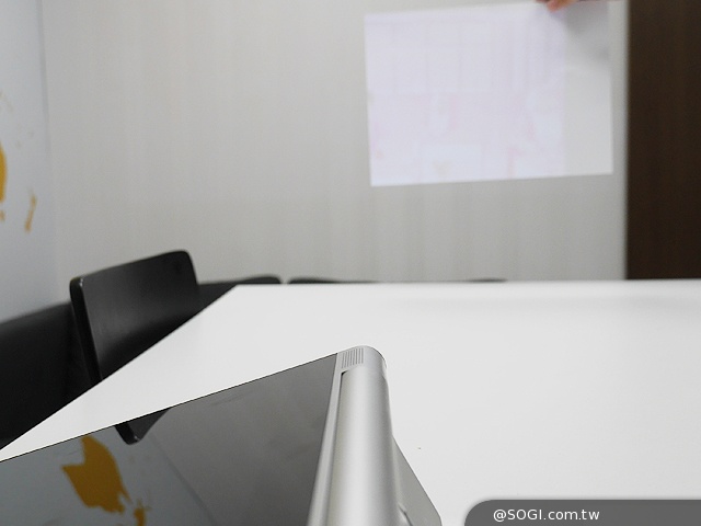 50吋大畫面帶著走!聯想Yoga Tablet 2 Pro投影機平板 50吋大畫面帶著走!聯想Yoga Tablet 2 Pro投影機平板