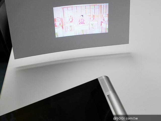 50吋大畫面帶著走!聯想Yoga Tablet 2 Pro投影機平板 50吋大畫面帶著走!聯想Yoga Tablet 2 Pro投影機平板