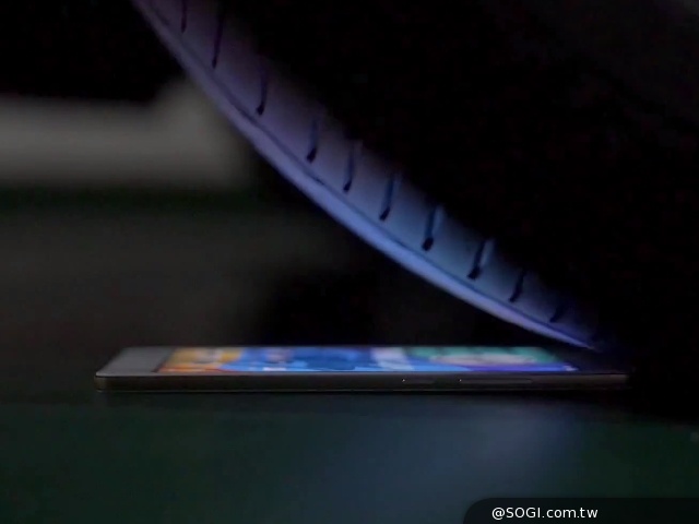 超薄手機有多堅固?OPPO R5來告訴你... 超薄手機有多堅固?OPPO R5來告訴你...