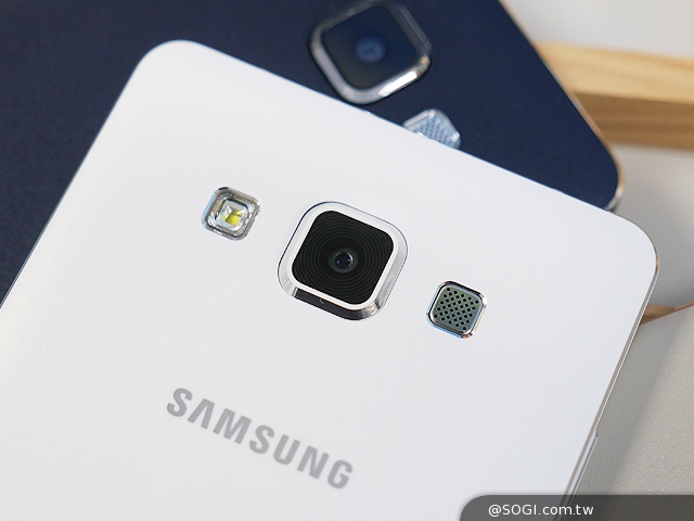 全金屬一體成型超薄美型機 三星GALAXY A5實測 全金屬一體成型超薄美型機 三星GALAXY A5實測