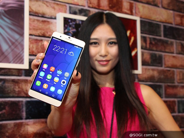 鎖定iPhone6 Plus！華為推雙眼手機榮耀6 Plus