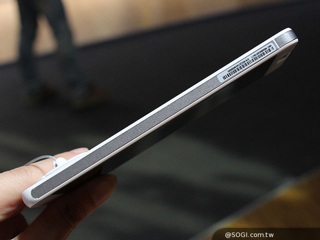 鎖定iPhone6 Plus！華為推雙眼手機榮耀6 Plus