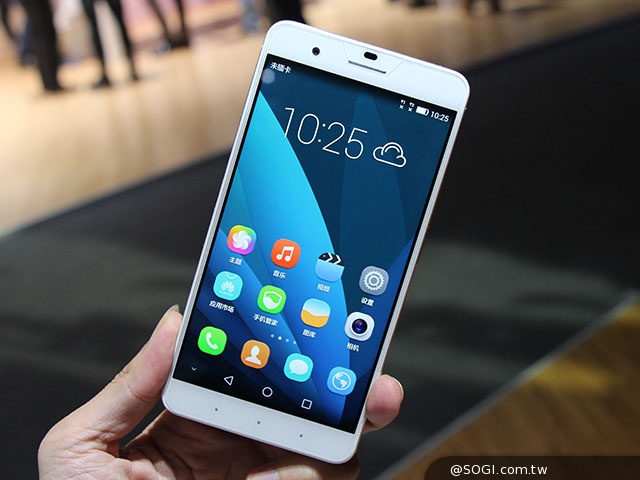 鎖定iPhone6 Plus！華為推雙眼手機榮耀6 Plus