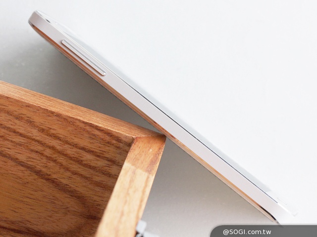 輕薄、金屬、平價、好拍 SAMSUNG GALAXY A3 輕薄、金屬、平價、好拍 SAMSUNG GALAXY A3