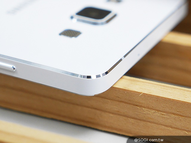 全金屬一體成型超薄美型機 三星GALAXY A5實測 全金屬一體成型超薄美型機 三星GALAXY A5實測
