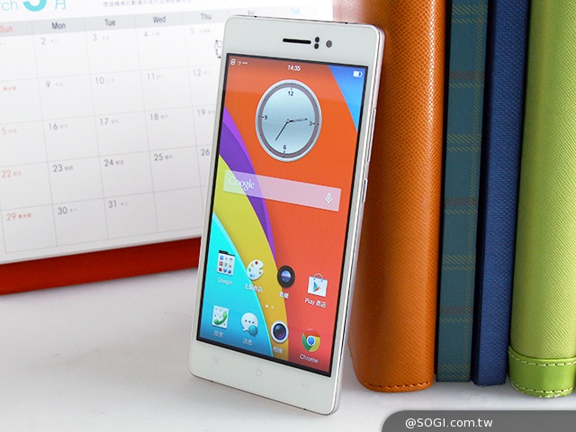 超薄4G智慧機OPPO R5 獨家冰巢散熱技術加持