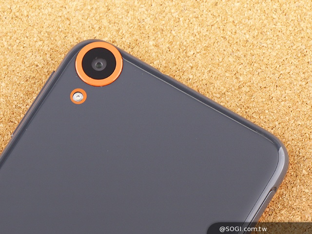 雙色拼接年輕風格 超值八核HTC Desire 820