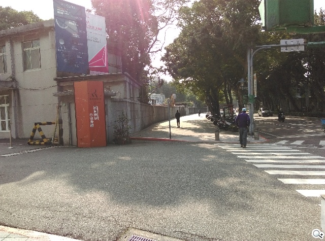 雙色拼接年輕風格 超值八核HTC Desire 820