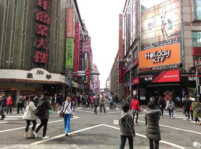 雙色拼接年輕風格 超值八核HTC Desire 820