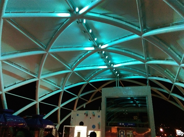 雙色拼接年輕風格 超值八核HTC Desire 820