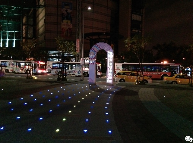 雙色拼接年輕風格 超值八核HTC Desire 820