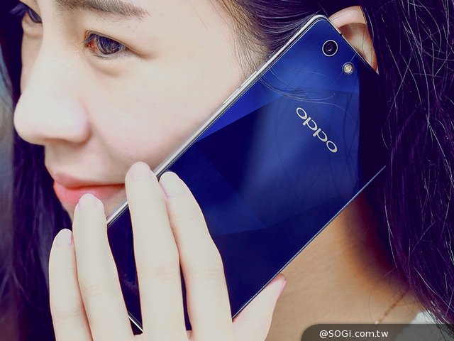 OPPO R1C纖薄4G手機發表 採鑽石流光鏡面設計- SOGI 手機王