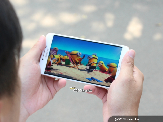 大螢幕手機優劣勢比較 6吋三星Galaxy C9 Pro體驗 大螢幕手機優劣勢比較 6吋三星Galaxy C9 Pro體驗