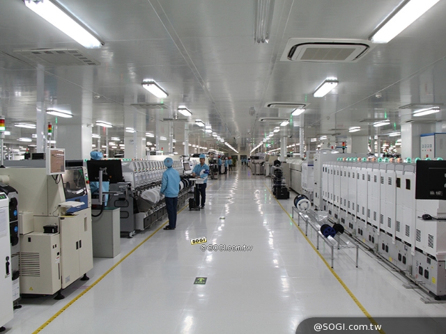 再访oppo生产基地 r11组装与机械手臂导入直击- sogi手机王