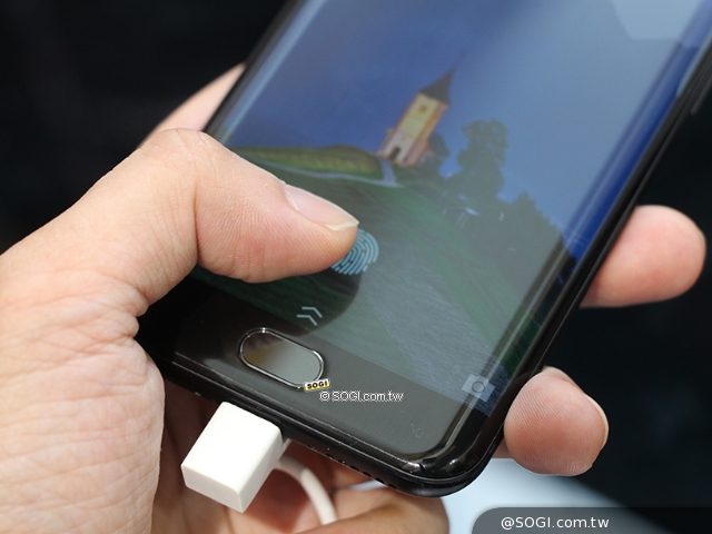 代码曝光!XDA Developers确认:Samsung Galaxy S10系列将支援屏幕指纹识别! 3 2017071016061099745 ExtraLargeSize