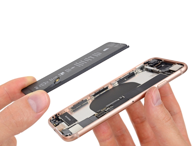 iPhone 8上市就被拆 iFixit評價維修難度一般 iPhone 8上市就被拆 iFixit評價維修難度一般