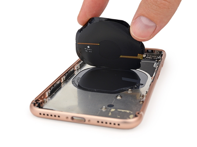 iPhone 8上市就被拆 iFixit評價維修難度一般 iPhone 8上市就被拆 iFixit評價維修難度一般