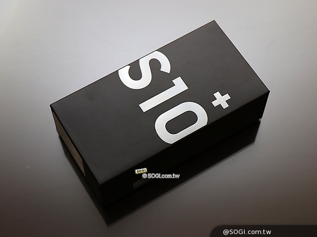 三星Galaxy S10+开箱Exynos 9820效能跑分测试