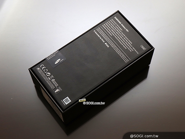 三星Galaxy S10+开箱Exynos 9820效能跑分测试