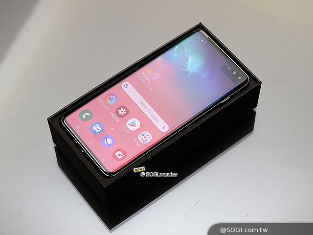 三星Galaxy S10+开箱Exynos 9820效能跑分测试