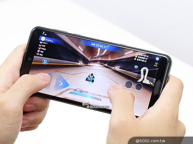 美人尖加山羊胡设计 sharp aquos r3台版规格手机实测