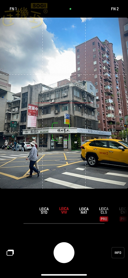 豐富風格濾鏡與經典相框 - 「LEICA LOOK VIVID」