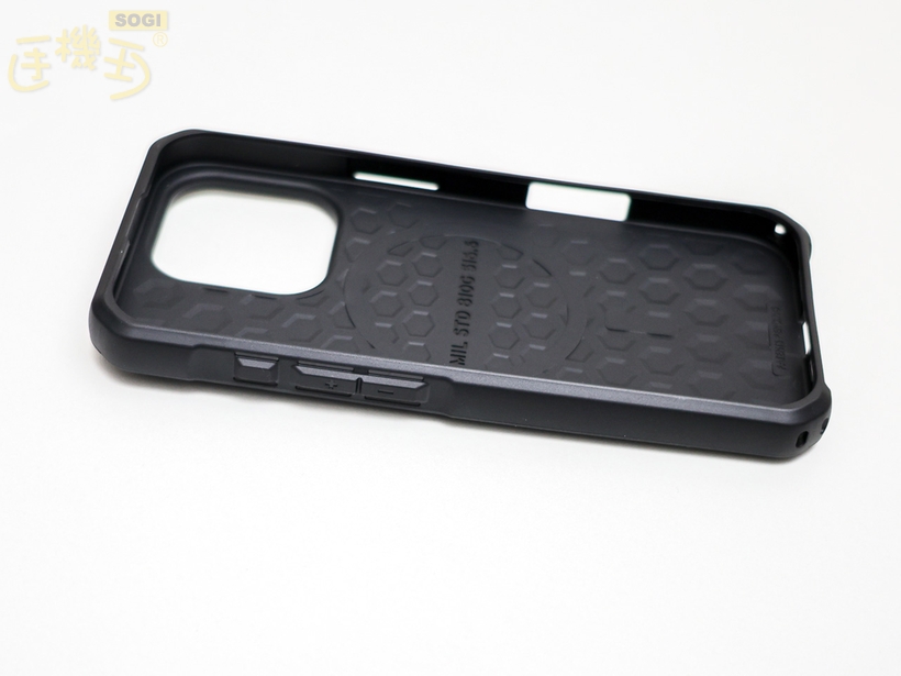 UAG 都會保護殼本體 - 左側