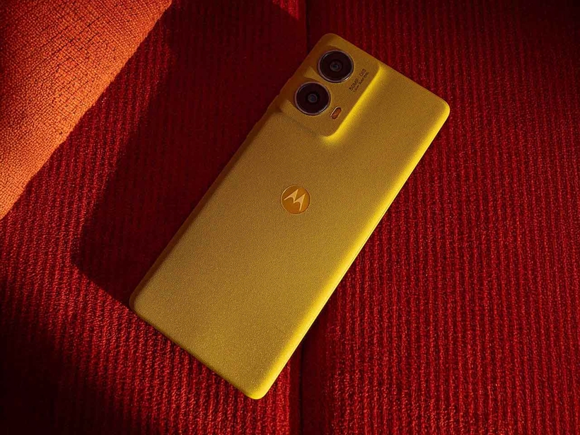 motorola g85 5G 開箱介紹 - 橄欖綠