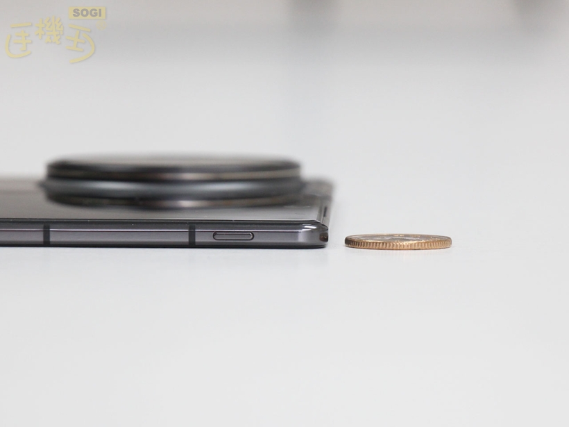 vivo X Fold5 功能體驗 - 展開時厚度對比