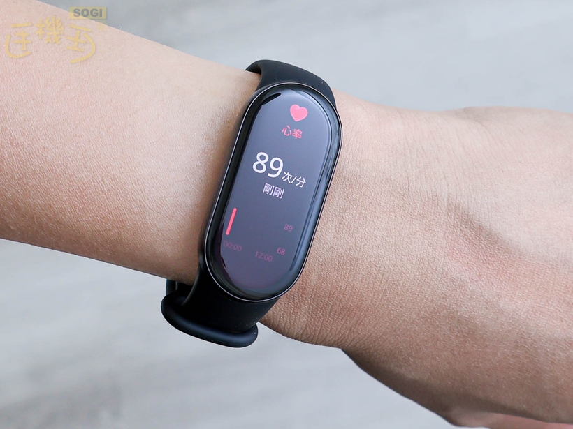  Xiaomi 手環 10 NFC 開箱 - 心率
