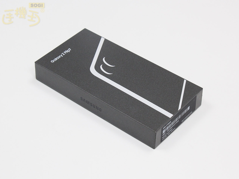 三星 Galaxy Z Flip7 外觀介紹 - 盒裝