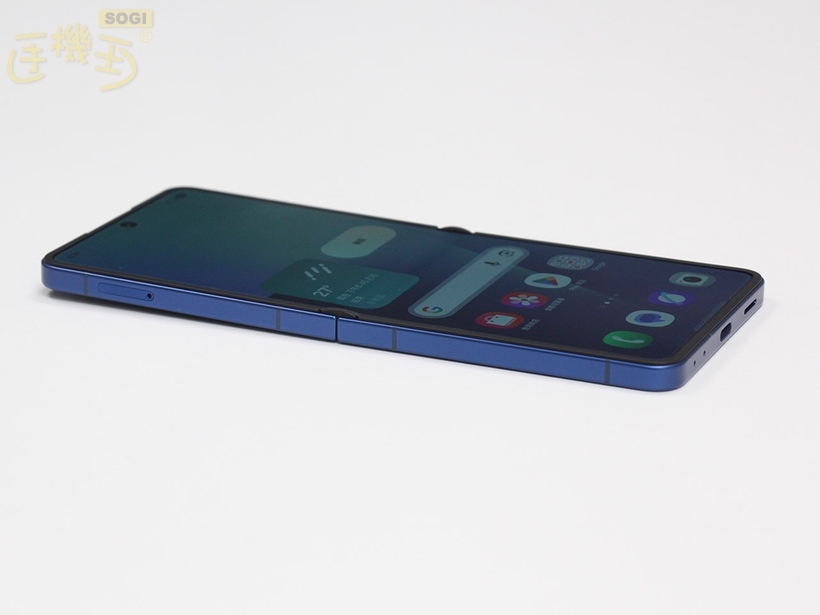 三星 Galaxy Z Flip7 外觀介紹 - 左側